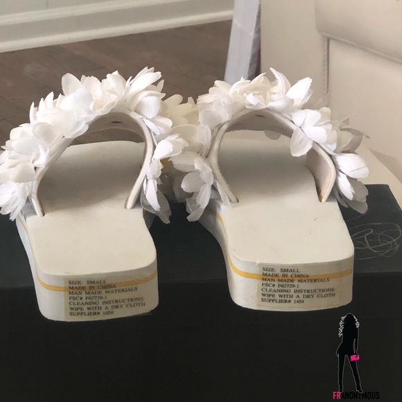 Flower Detail Pool Slide - Picture 3 of 4